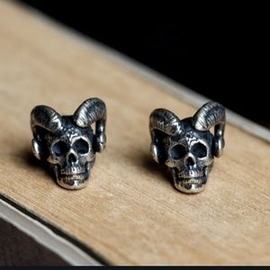 NWT Silver Goth Horned Skull Devil Earrings!